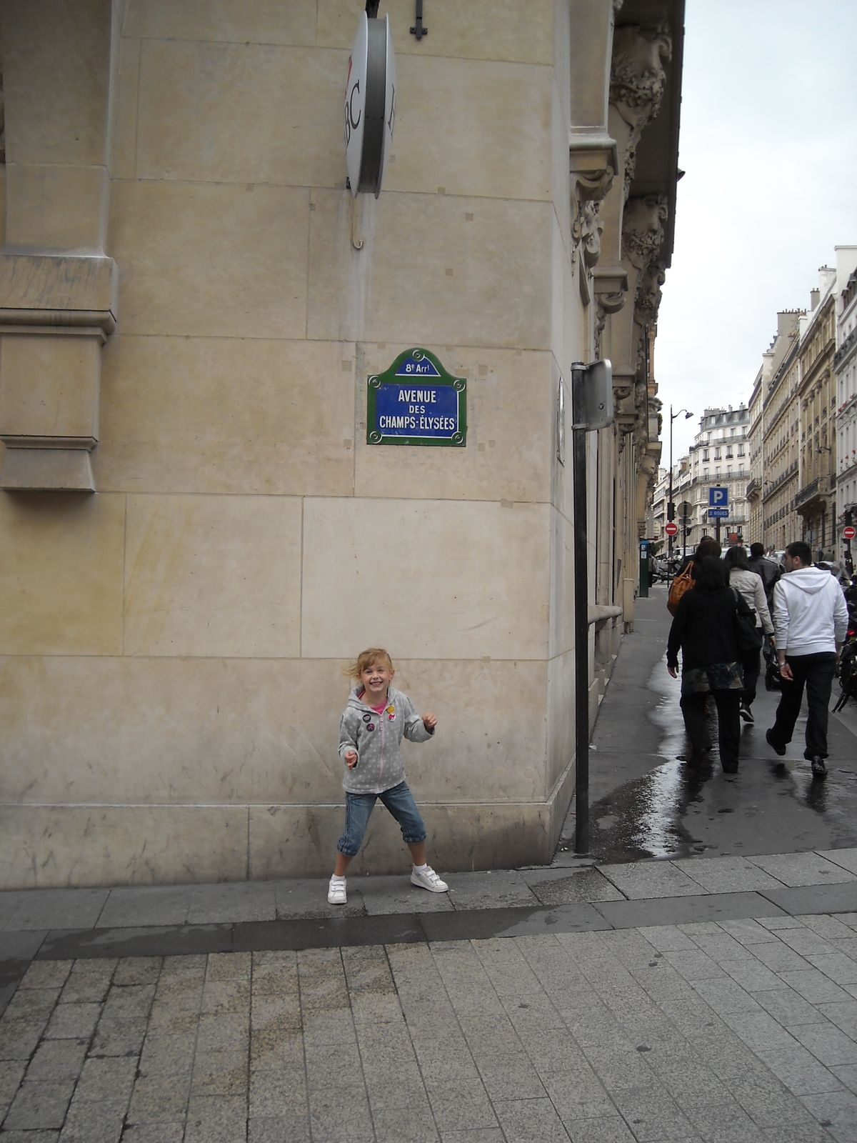 My little girl first visit in Paris