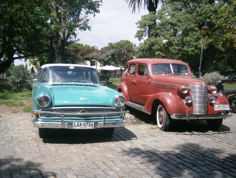 Old cars (Colonia del Sacramento, Uruguay)