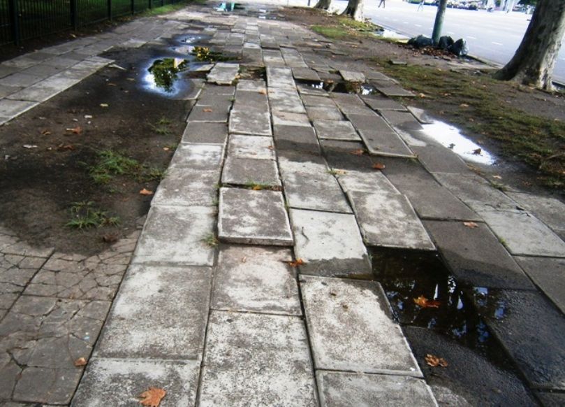 damaged street walks - Buenos Aires